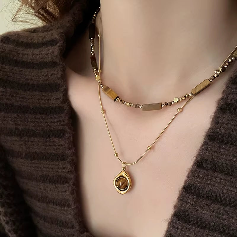 Collier avec pendentif en pierre d'œil de tigre & chaine de clavicule