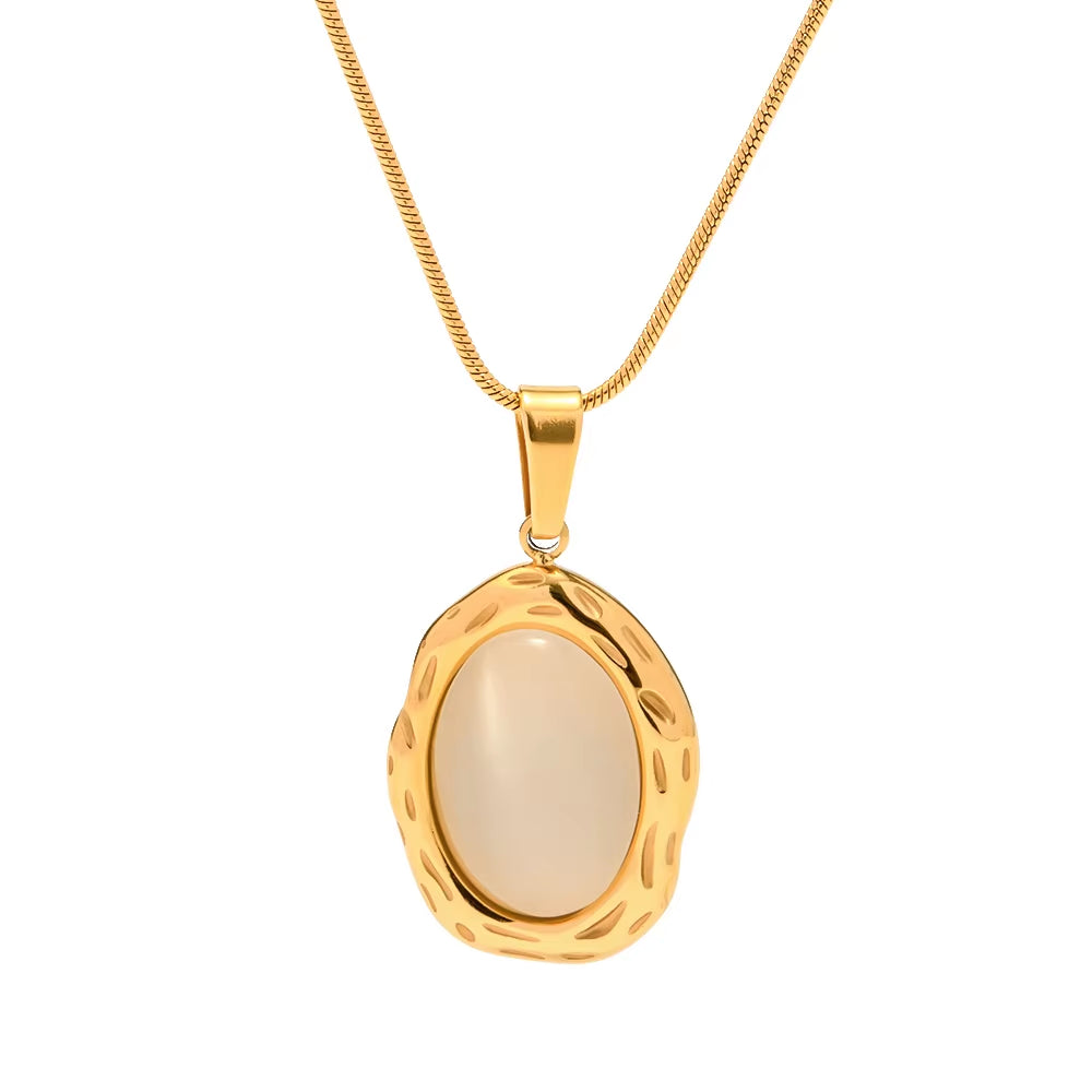 Collier avec pendentif Opale oeil de chat