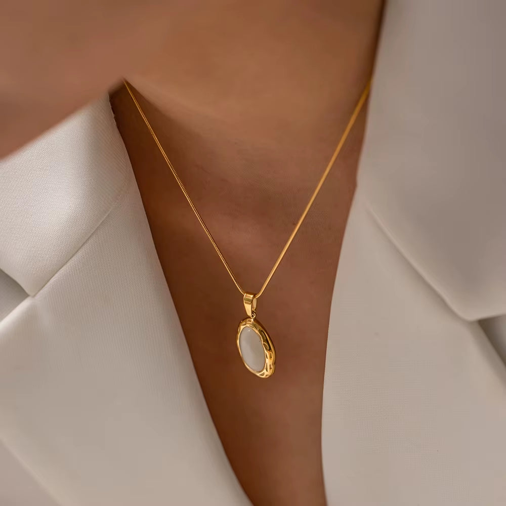 Collier avec pendentif Opale oeil de chat