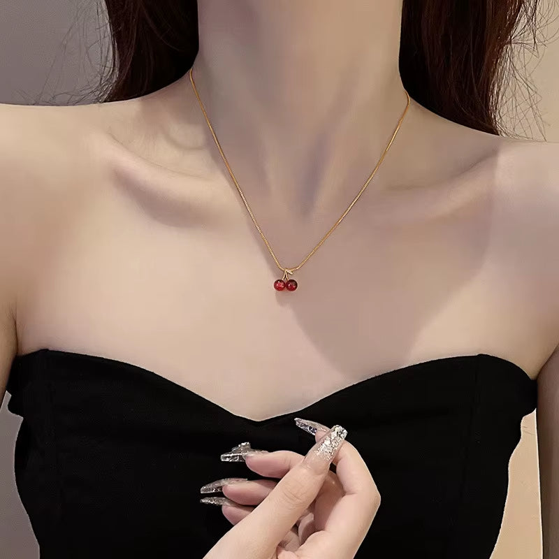 Collier à pendentif cerises rouge vin