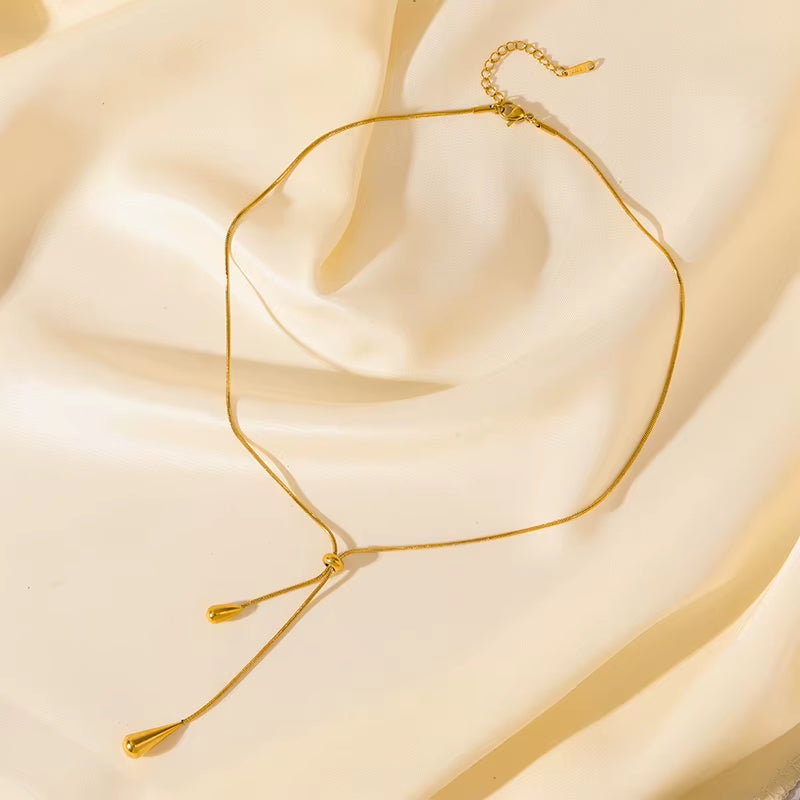 Collier pendentif goutte d'eau