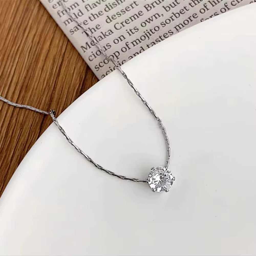 Collier maille marine avec pendentif pierre de Zircon