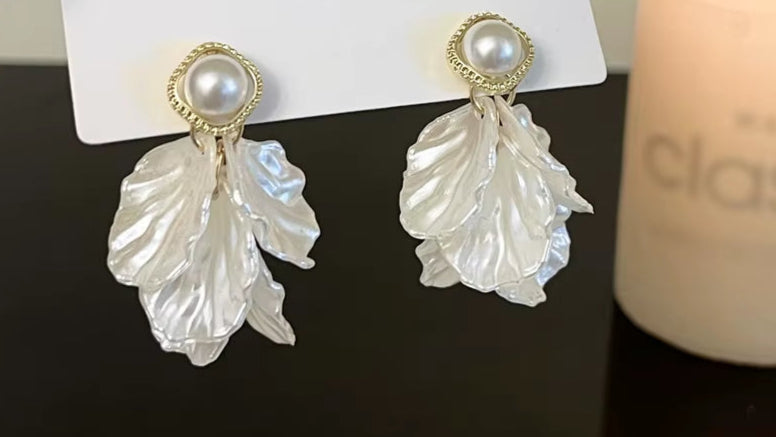 Boucles d'oreilles Pétales élégantes blanches
