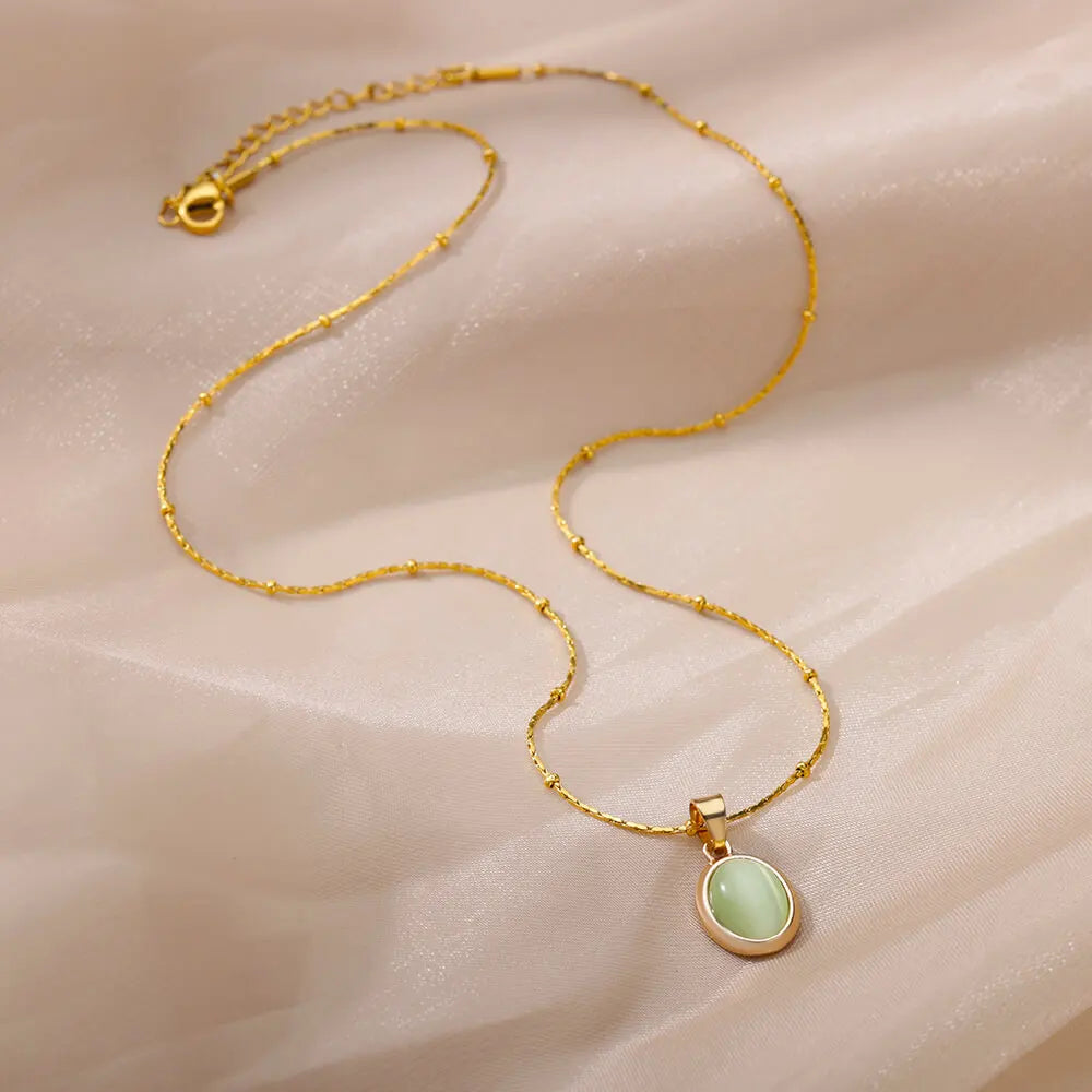 Collier ovale avec pendentif en pierre Opale