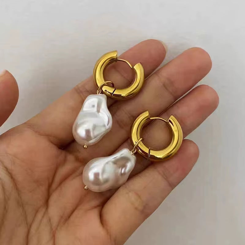 Boucles d'oreilles en cercles avec perles pendantes