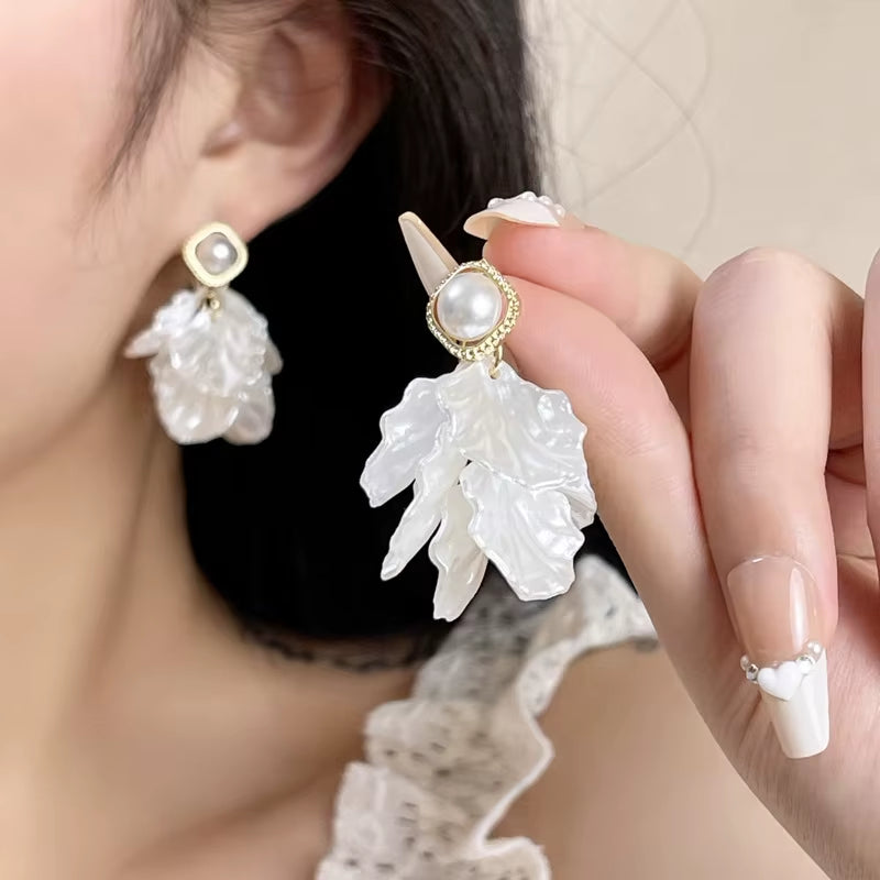 Boucles d'oreilles Pétales élégantes blanches