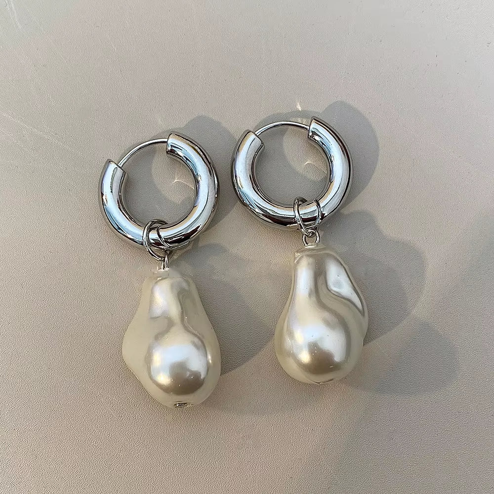 Boucles d'oreilles en cercles avec perles pendantes