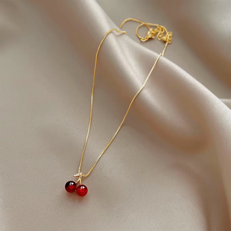Collier à pendentif cerises rouge vin