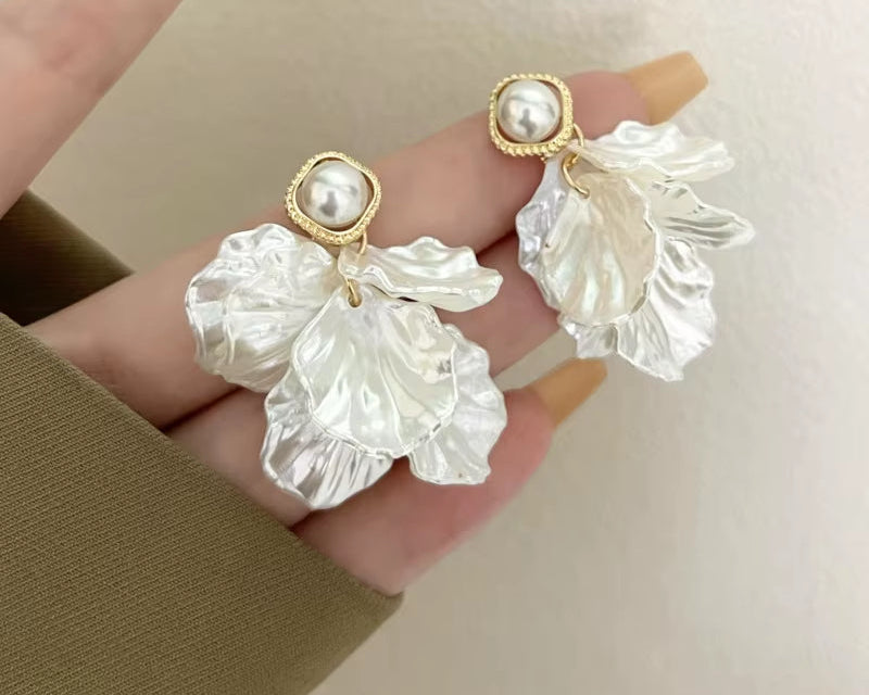 Boucles d'oreilles Pétales élégantes blanches