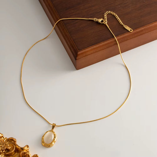 Collier avec pendentif Opale oeil de chat