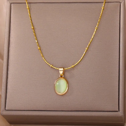 Collier ovale avec pendentif en pierre Opale