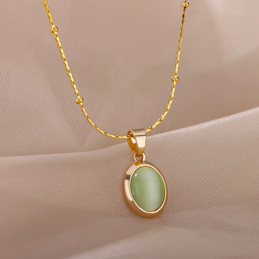 Collier ovale avec pendentif en pierre Opale