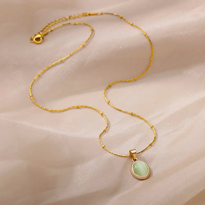 Collier ovale avec pendentif en pierre Opale