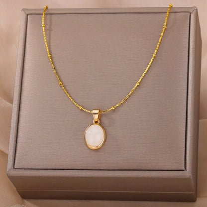 Collier ovale avec pendentif en pierre Opale