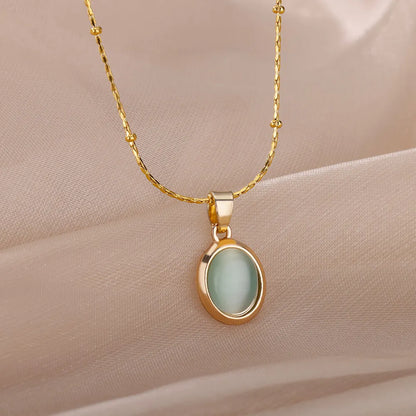 Collier ovale avec pendentif en pierre Opale