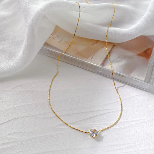 Collier maille marine avec pendentif pierre de Zircon